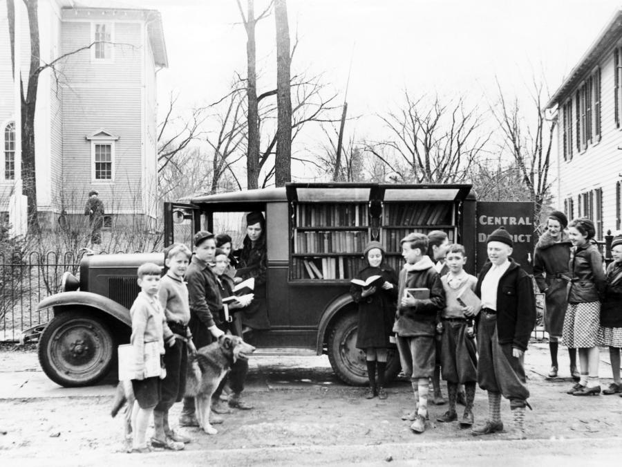  Chevrolet Independence Panel Truck Bookmobile Conversion 1931 года  (фото 2 из 3)